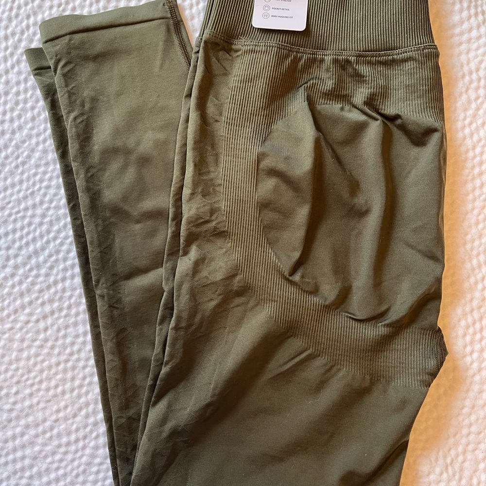 NWT Victoria Secret Pink Women’s seamless leggings size XL Olive green